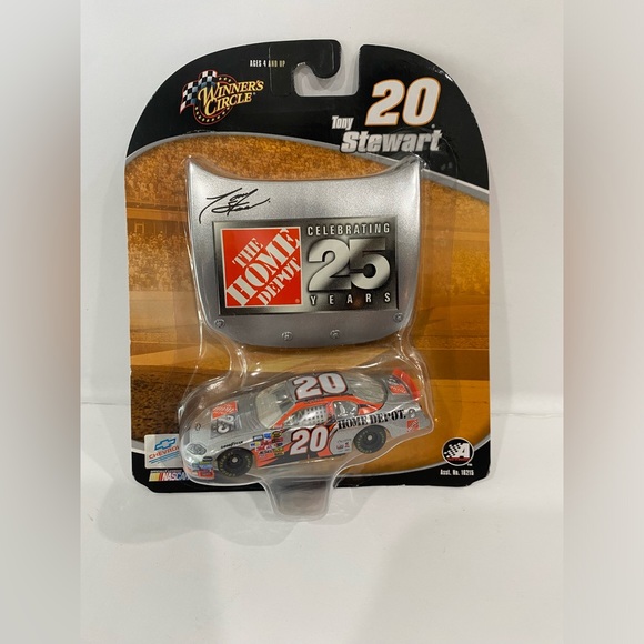 Winners Circle 2004 Tony Stewart #20 HOME DEPOT 25 YEARS 1:64 Car w/ Hood - Picture 1 of 3